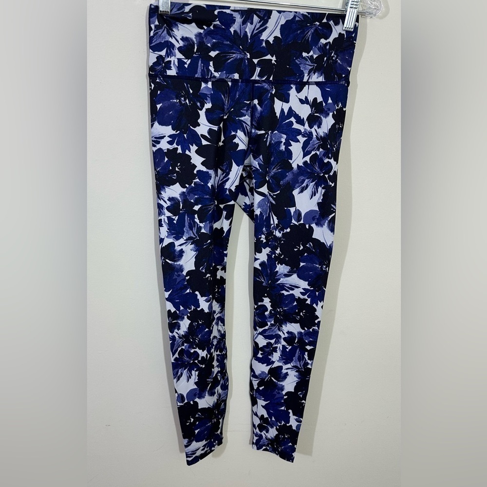 New. Fabletics Powerhold. sz XS compression athletic wear in a blue print